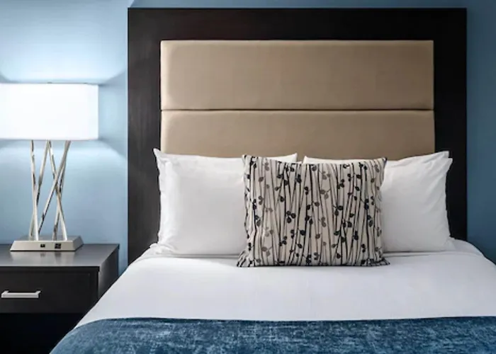 Ottawa Embassy Hotel & Suites